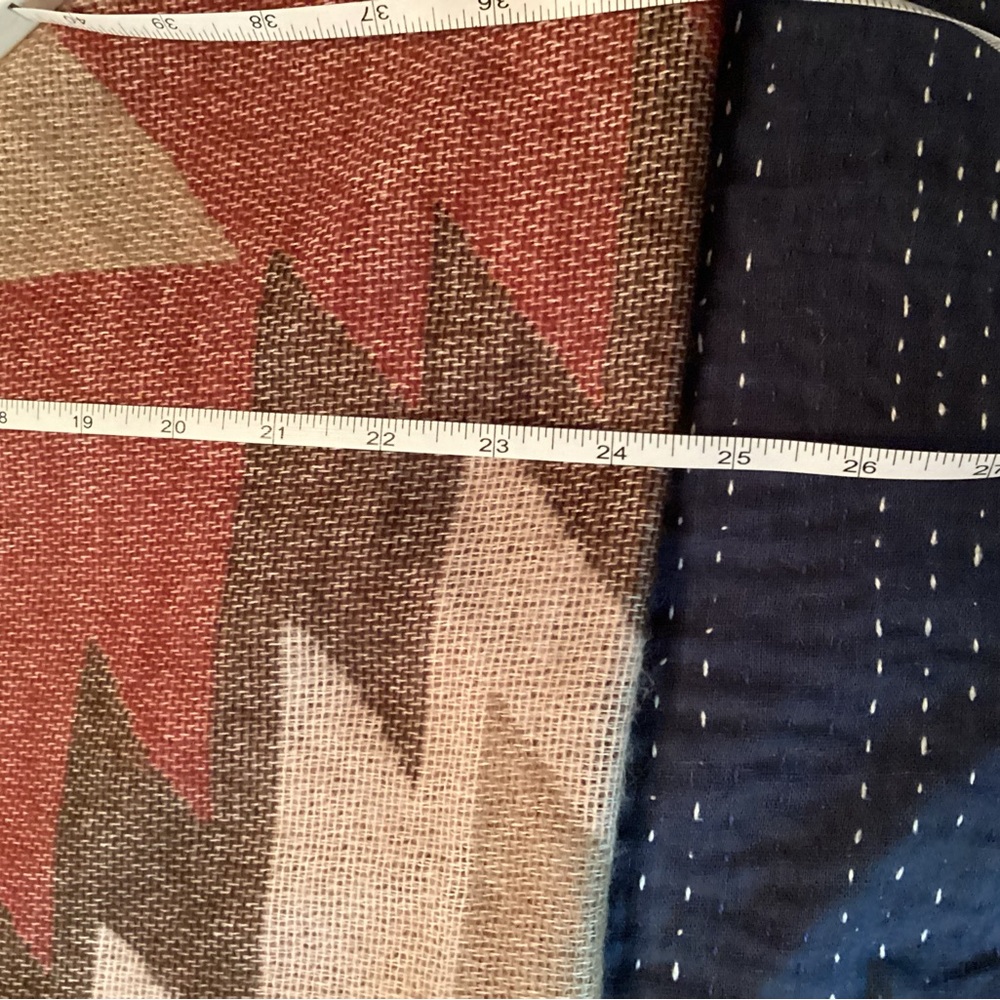 Geometric Patterned Cape Steve Madden - image 3